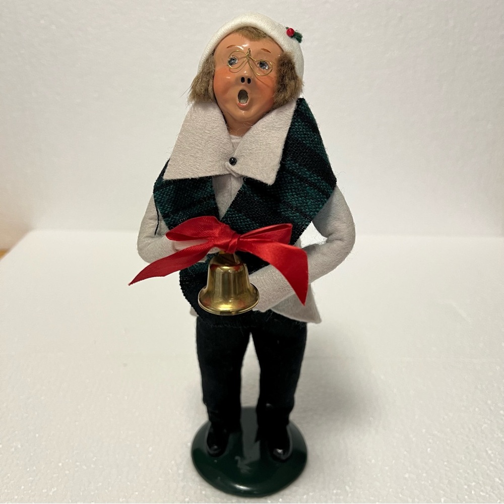 Byers’ Choice Christmas Caroler Figurine Man with Red Bow and Bell 1989